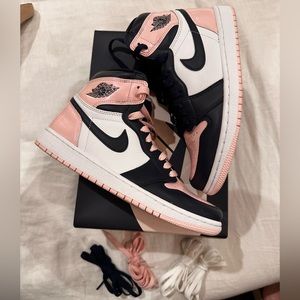 NIKE W Air Jordan 1 Retro High OG Atmosphere White Laser Pink Obsidian worn once